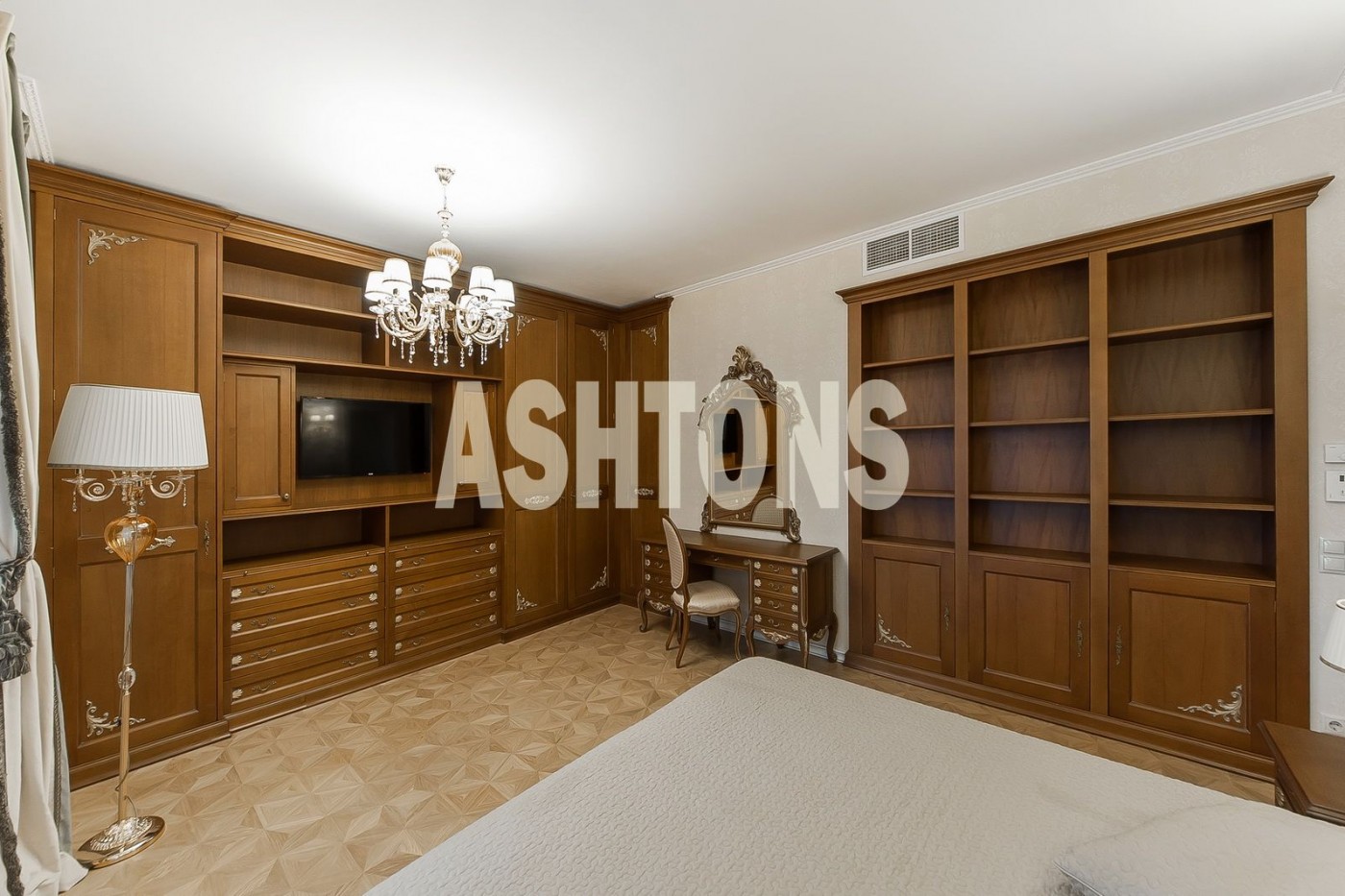 Elite apartment for rent on Patriarshiye Prudy, Maly Kozikhinsky Lane, Building 14 by ASHTONS INTERNATIONAL REALTY