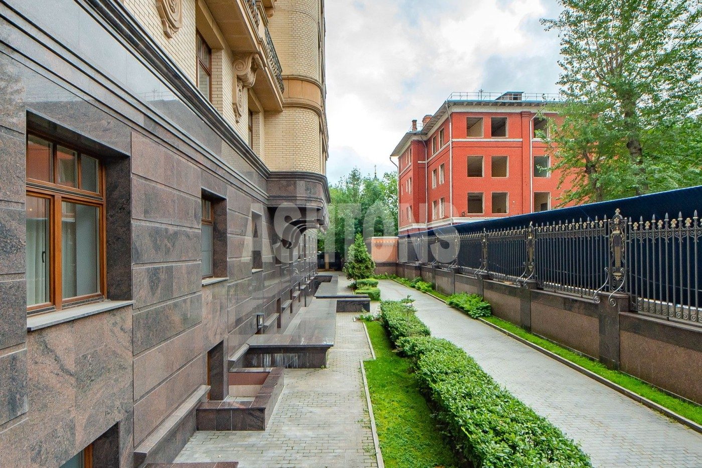 Four-Room Flat to Let in Park Palas, Khilkov Lane
