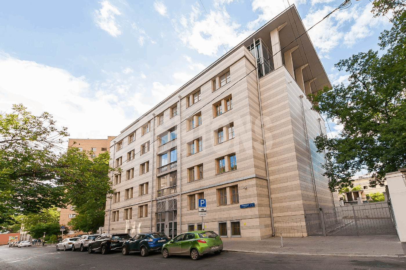 Residential Complex "Dom v Zubovskom Proezde"