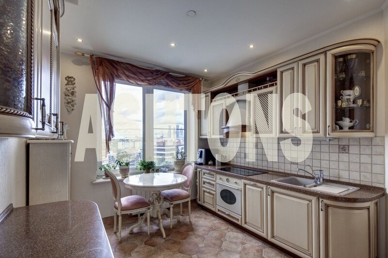 Five-Room Flat for Sale in Vorobyovy Gory, Views