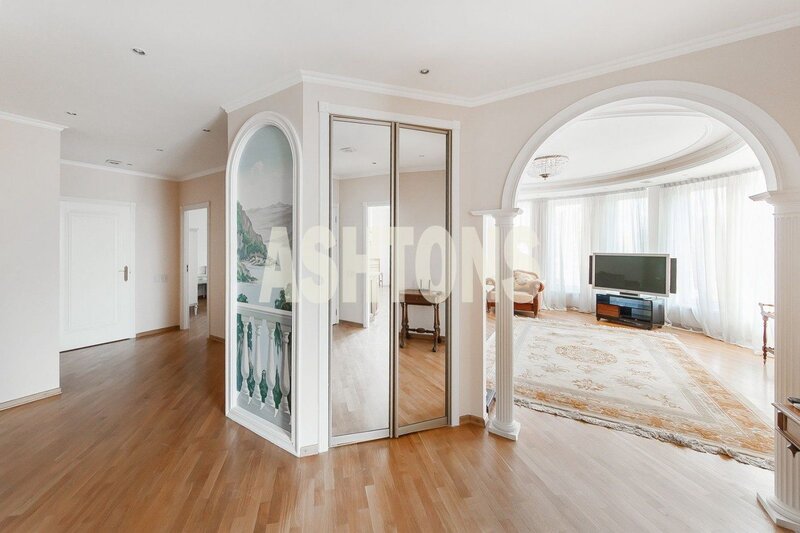 Three-Room Flat to Let in Solnechny Gorod Complex