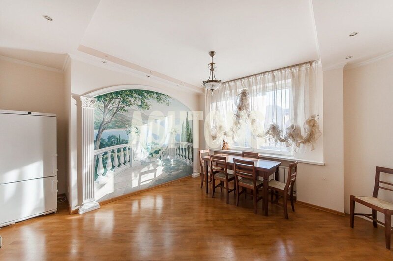 Three-Room Flat to Let in Solnechny Gorod Complex