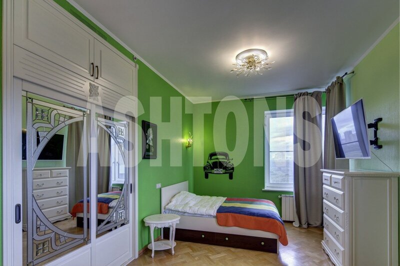 Five-Room Flat for Sale in Vorobyovy Gory, Views