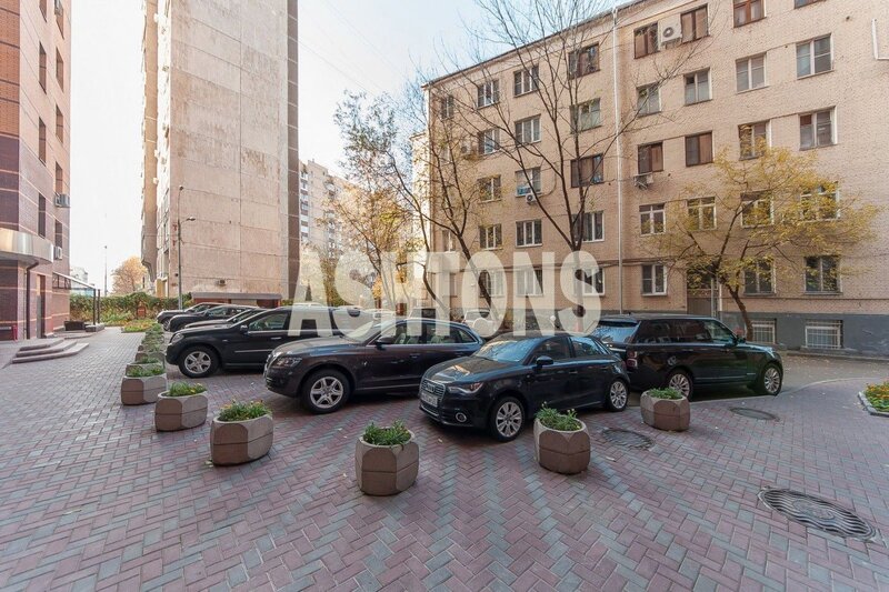 Three-Room Flat to Let in Solnechny Gorod Complex