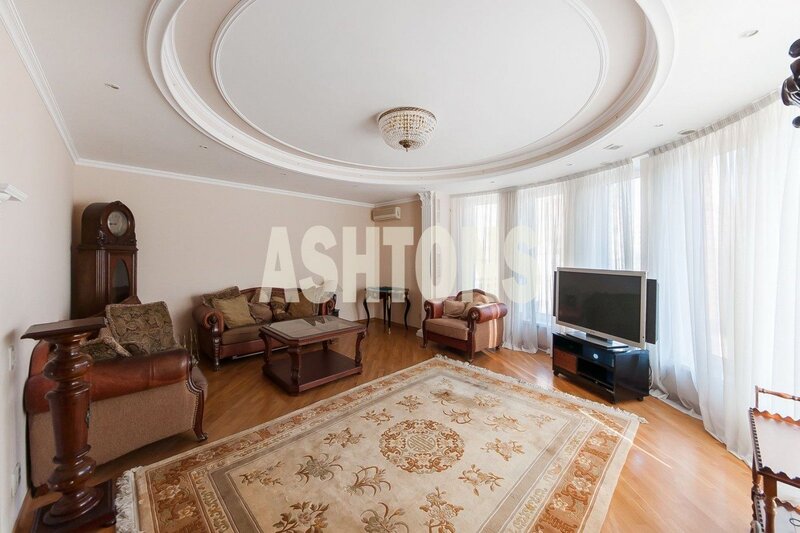 Three-Room Flat to Let in Solnechny Gorod Complex