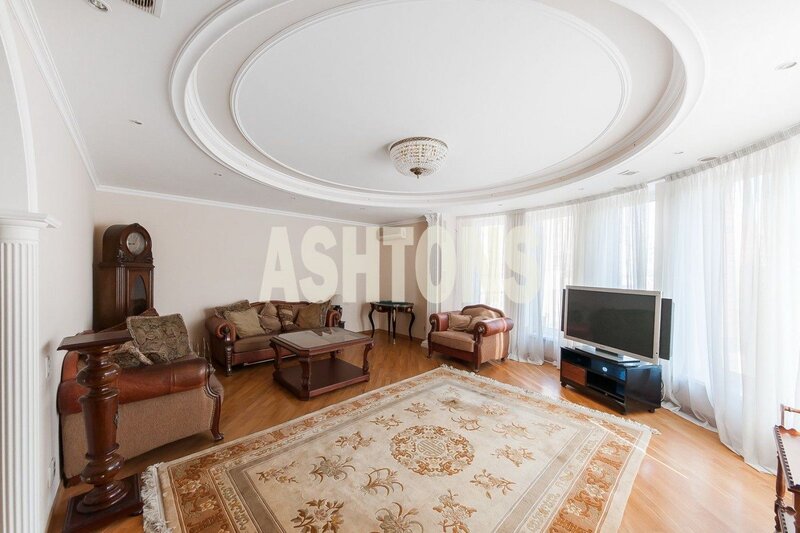 Three-Room Flat to Let in Solnechny Gorod Complex