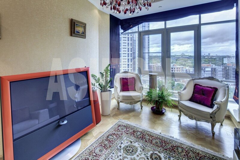 Five-Room Flat for Sale in Vorobyovy Gory, Views