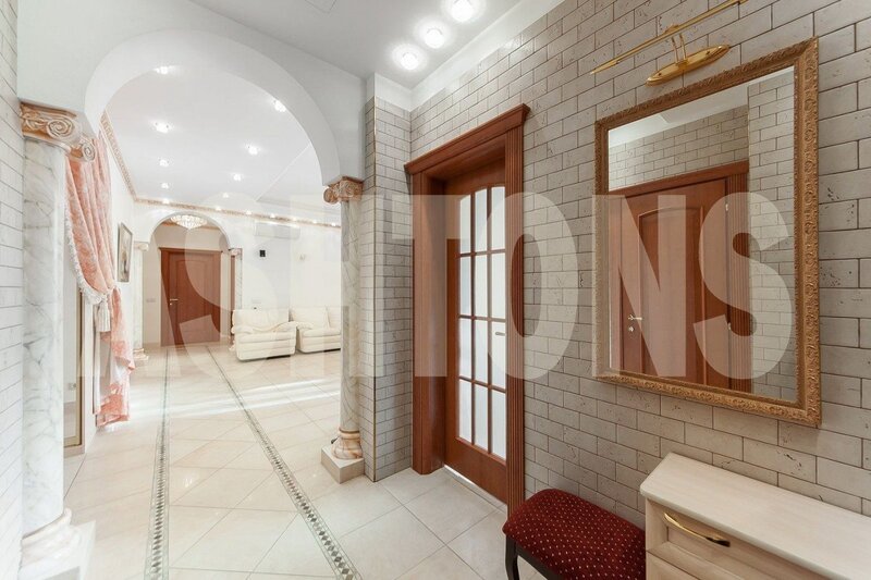 Four-Room Flat to Let on Bolshaya Yakimanka, Near Gorky Park
