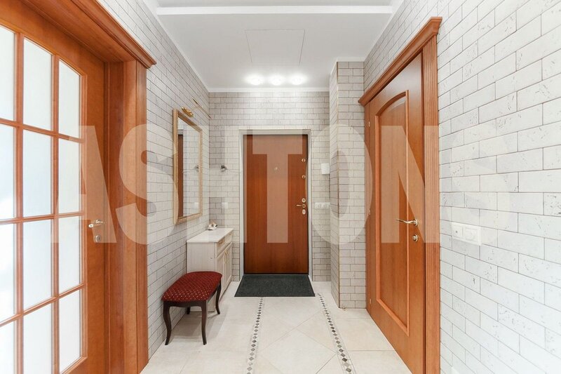 Four-Room Flat to Let on Bolshaya Yakimanka, Near Gorky Park