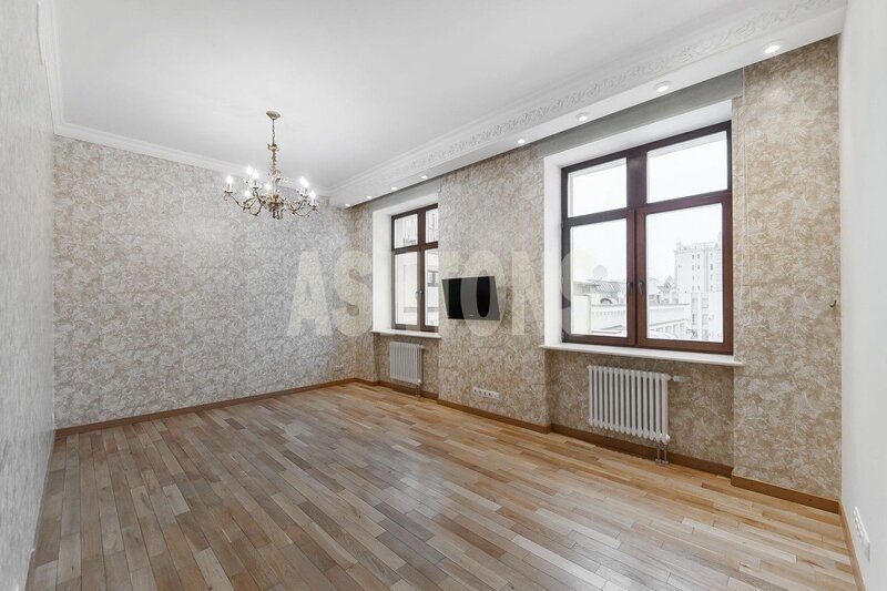 Three-Room Flat to Let in Respekt, Gnezdnikovsky Lane