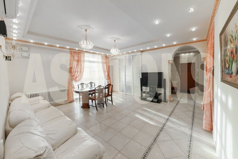 Four-Room Flat to Let on Bolshaya Yakimanka, Near Gorky Park