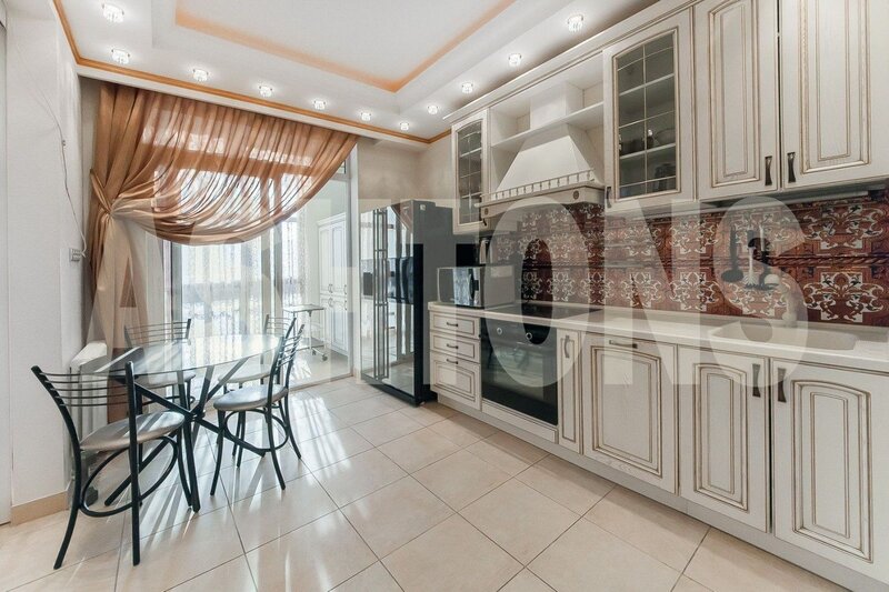 Four-Room Flat to Let on Bolshaya Yakimanka, Near Gorky Park