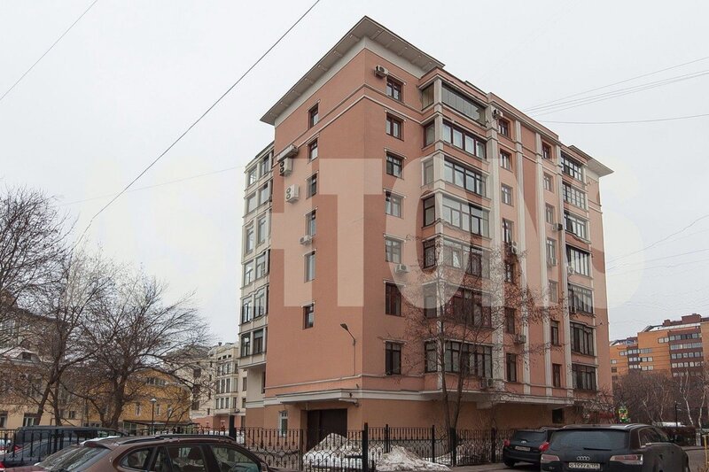 Two-Level Flat to Let on Plyushchikha, Near Smolenskaya
