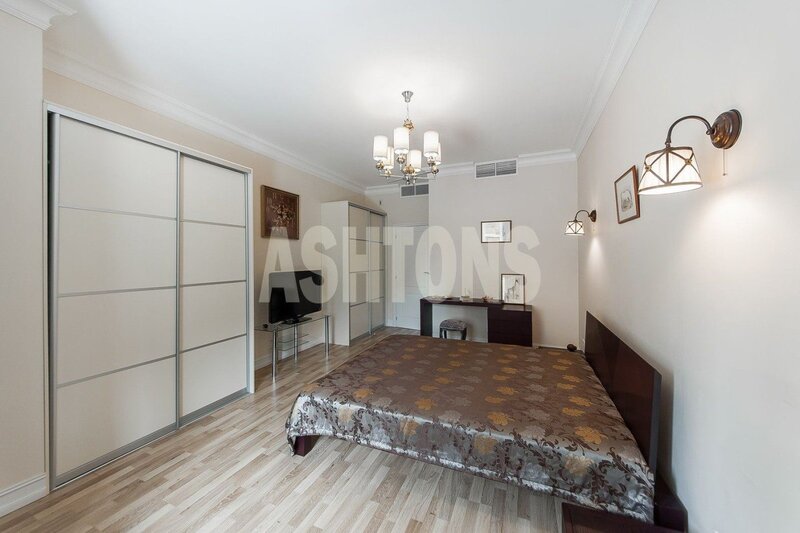 Five-Room Flat to Let in Akvamarin, Ozerkovskaya Quay