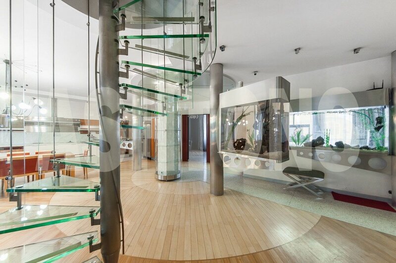 Two-Level Flat to Let on Plyushchikha, Near Smolenskaya