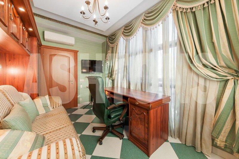 Four-Room Flat to Let on Bolshaya Yakimanka, Near Gorky Park