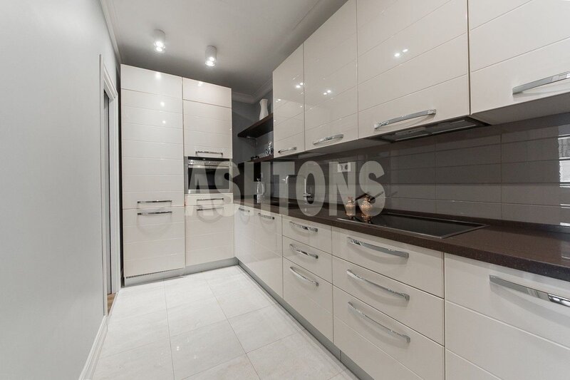 Five-Room Flat to Let in Akvamarin, Ozerkovskaya Quay