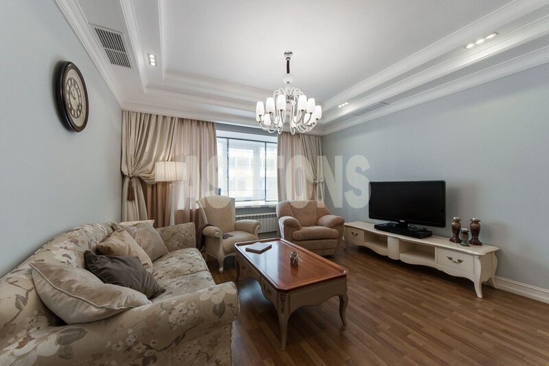Five-Room Flat to Let in Akvamarin, Ozerkovskaya Quay