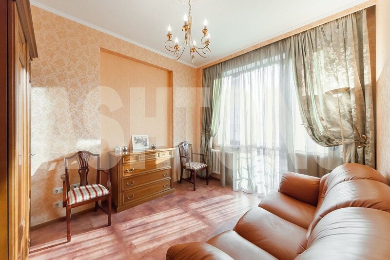 Four-Room Flat to Let on Bolshaya Yakimanka, Near Gorky Park