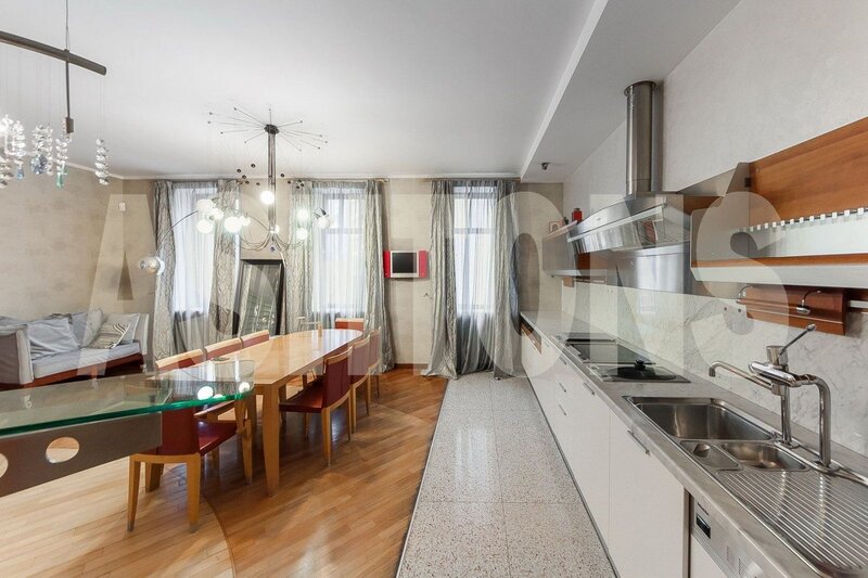 Two-Level Flat to Let on Plyushchikha, Near Smolenskaya