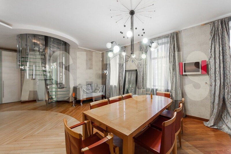 Two-Level Flat to Let on Plyushchikha, Near Smolenskaya