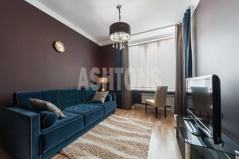 Five-Room Flat to Let in Akvamarin, Ozerkovskaya Quay