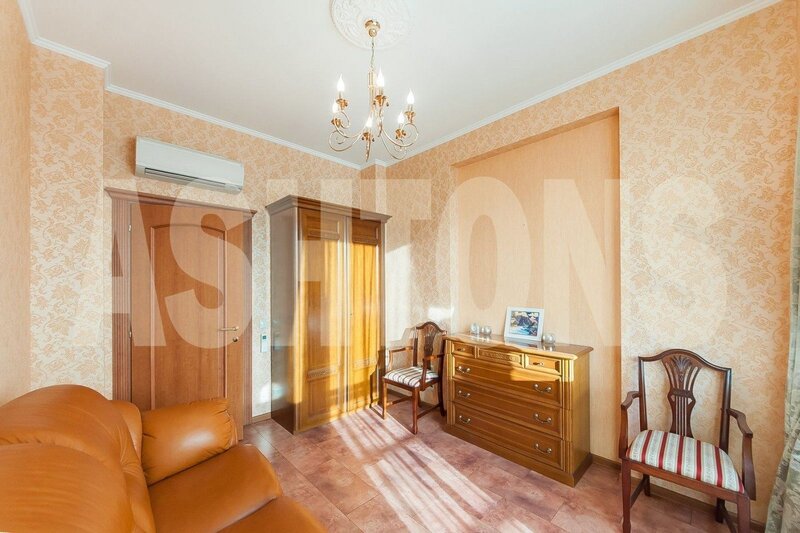 Four-Room Flat to Let on Bolshaya Yakimanka, Near Gorky Park