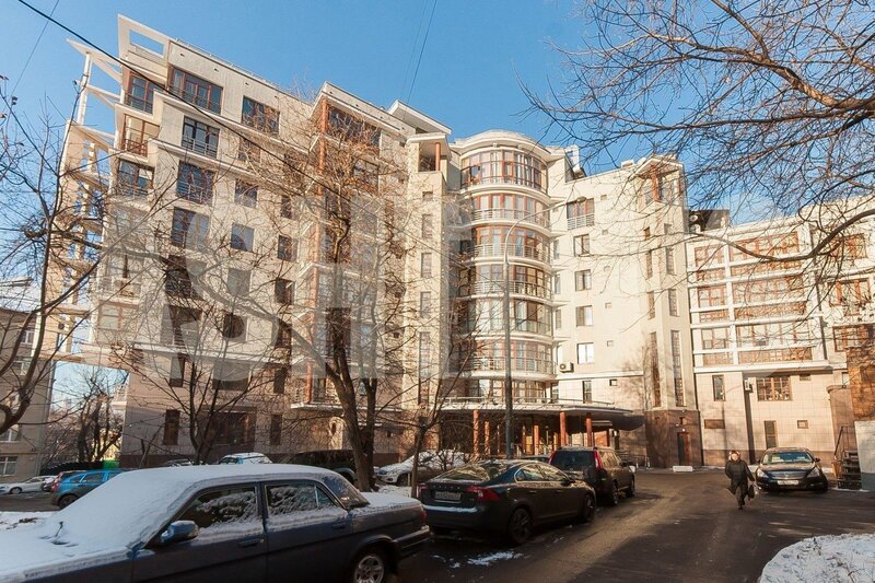Four-Room Flat to Let on Bolshaya Yakimanka, Near Gorky Park