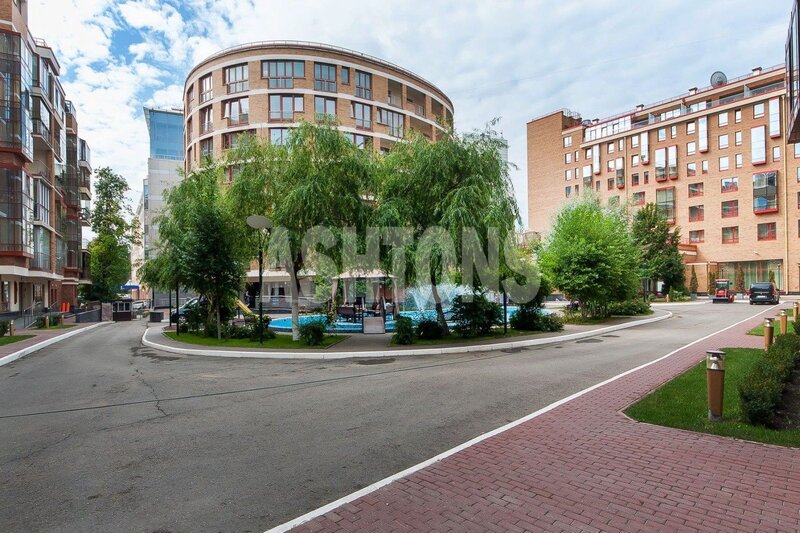 Five-Room Flat to Let in Akvamarin, Ozerkovskaya Quay