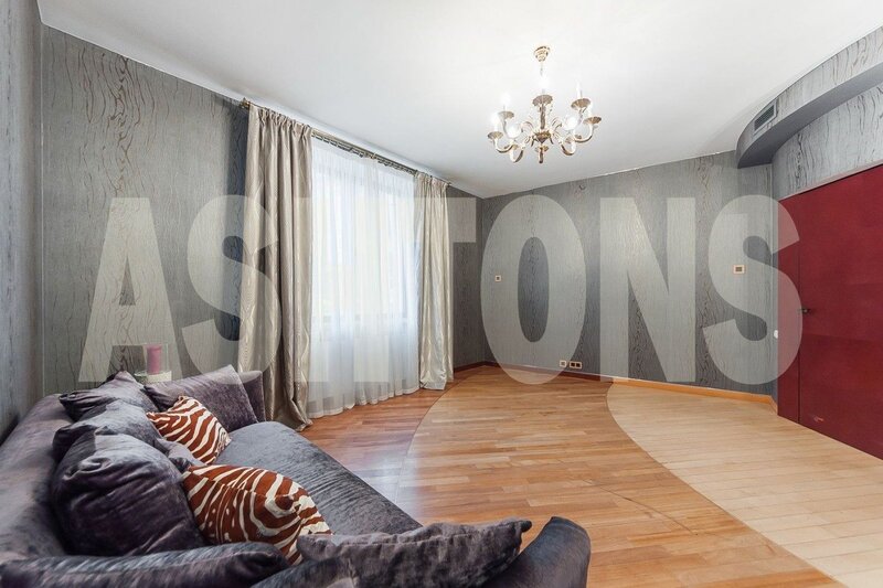 Two-Level Flat to Let on Plyushchikha, Near Smolenskaya