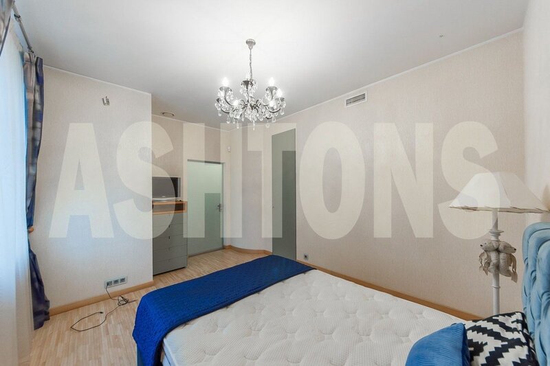 Two-Level Flat to Let on Plyushchikha, Near Smolenskaya