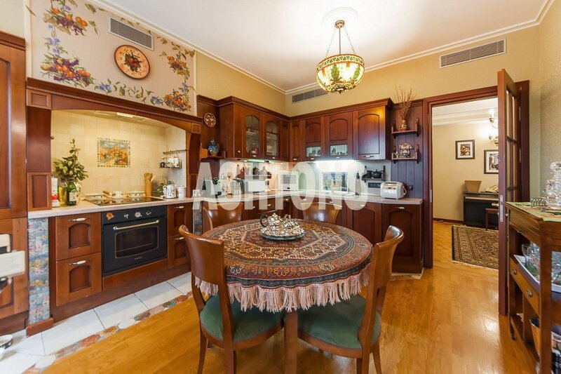 Three-Room Flat to Let on 1st Truzhenikovskiy, Khamovniki