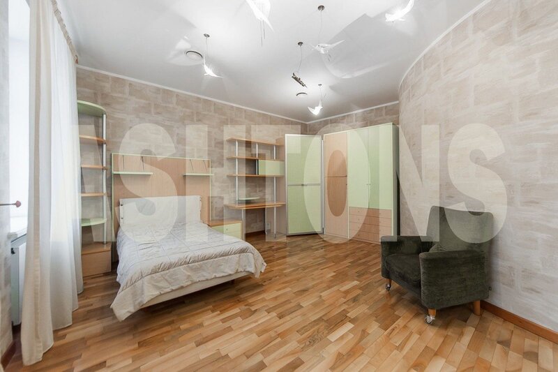 Two-Level Flat to Let on Plyushchikha, Near Smolenskaya