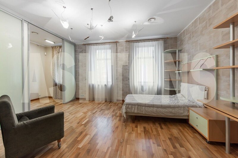 Two-Level Flat to Let on Plyushchikha, Near Smolenskaya