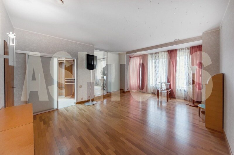 Two-Level Flat to Let on Plyushchikha, Near Smolenskaya