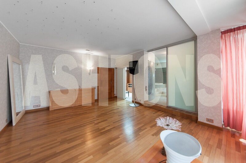 Two-Level Flat to Let on Plyushchikha, Near Smolenskaya
