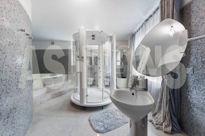 Two-Level Flat to Let on Plyushchikha, Near Smolenskaya
