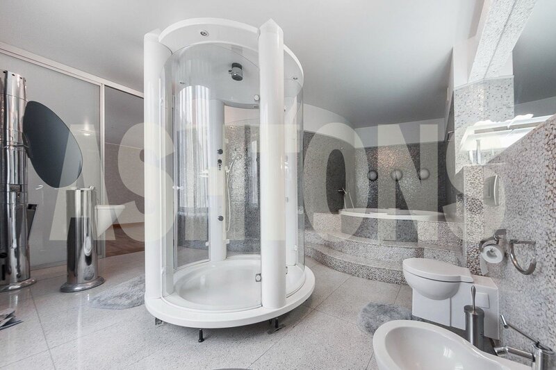 Two-Level Flat to Let on Plyushchikha, Near Smolenskaya