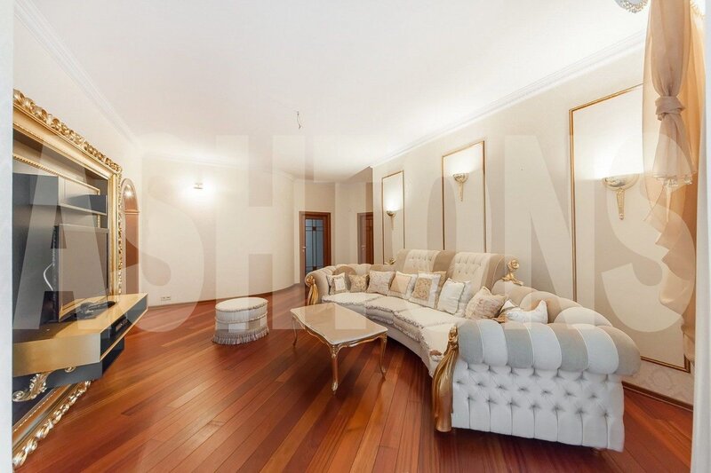 Four-Room Flat for Sale in Dom na Davydkovskoy