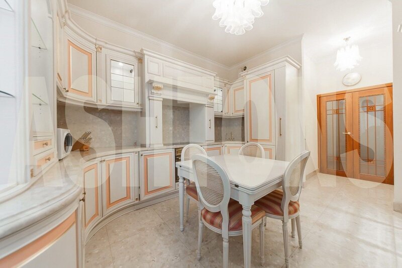 Four-Room Flat for Sale in Dom na Davydkovskoy