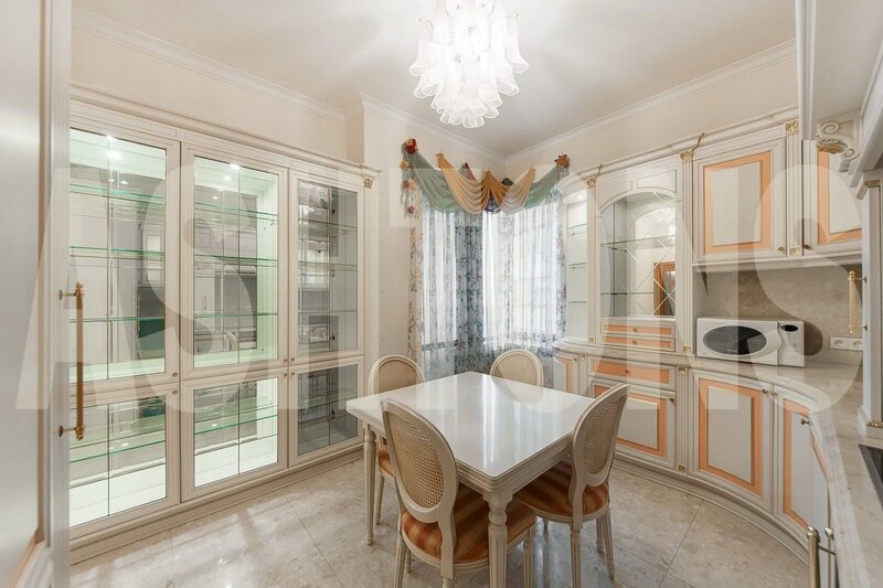 Four-Room Flat for Sale in Dom na Davydkovskoy