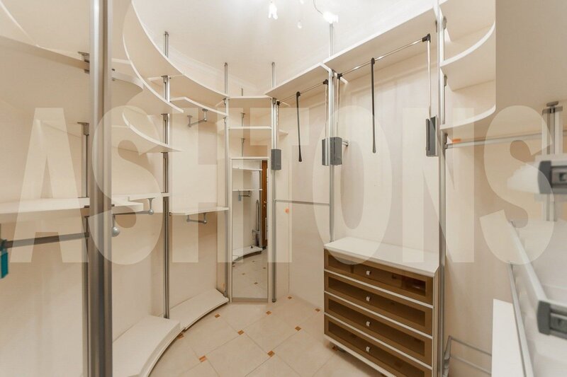 Four-Room Flat for Sale in Dom na Davydkovskoy