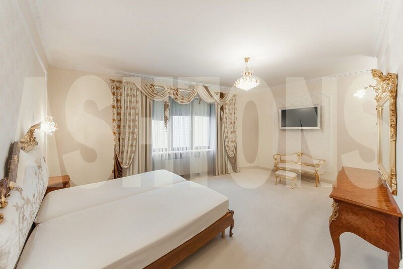 Four-Room Flat for Sale in Dom na Davydkovskoy