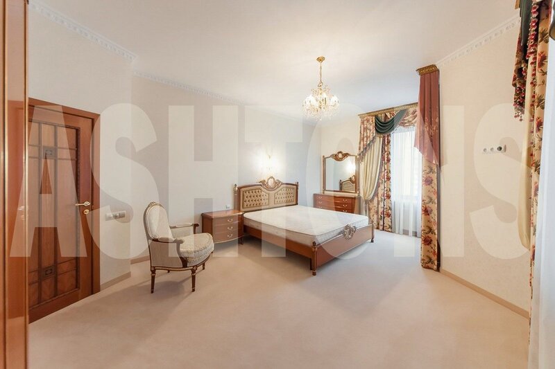Four-Room Flat for Sale in Dom na Davydkovskoy