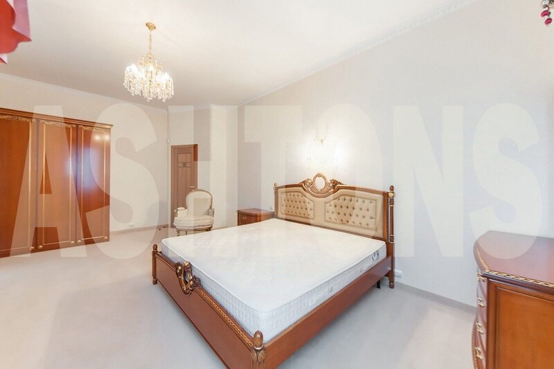 Four-Room Flat for Sale in Dom na Davydkovskoy