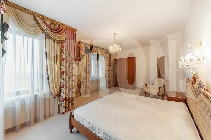 Four-Room Flat for Sale in Dom na Davydkovskoy