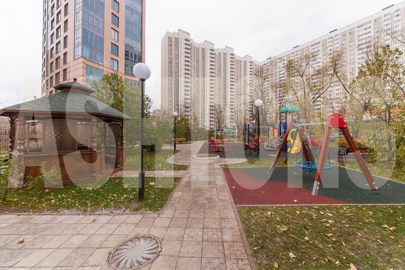 Four-Room Flat for Sale in Dom na Davydkovskoy