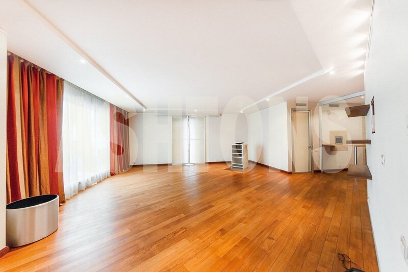 Two-Room Flat to Let on Novy Arbat 29, 300 sq m
