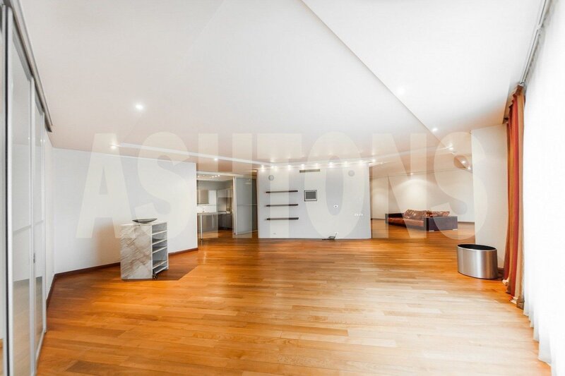 Two-Room Flat to Let on Novy Arbat 29, 300 sq m