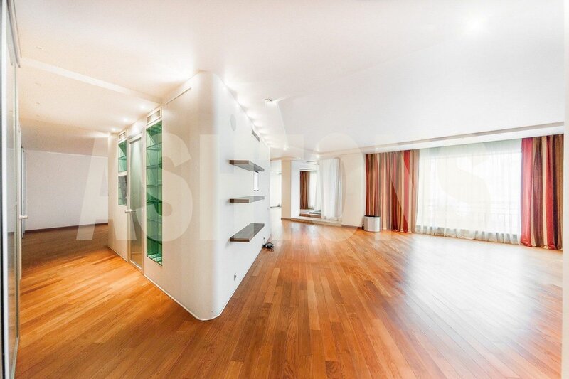 Two-Room Flat to Let on Novy Arbat 29, 300 sq m